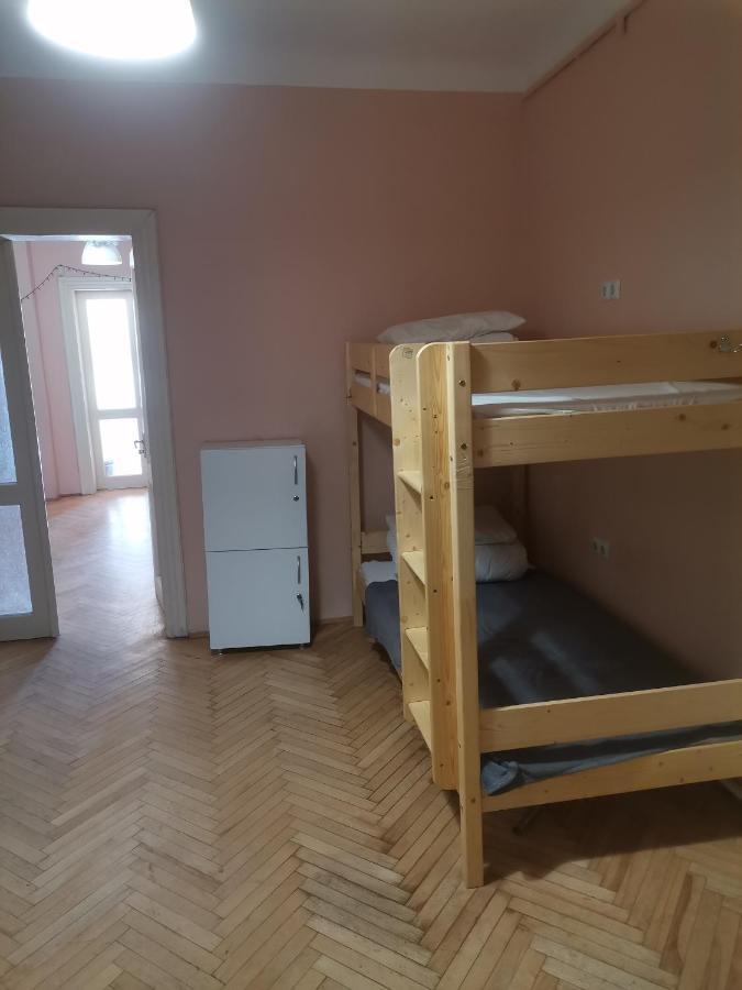 Free People Hostel Lwów Zewnętrze zdjęcie